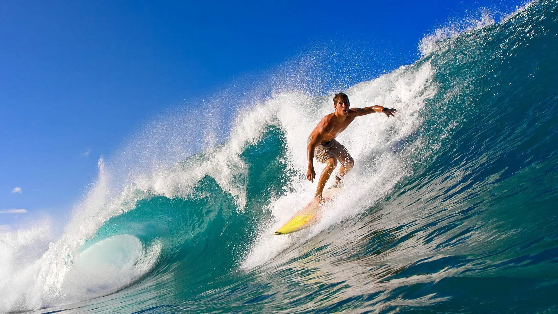 “腰旗式美式橄榄球：竞技新趋势在成都七中东部赛场燃爆”